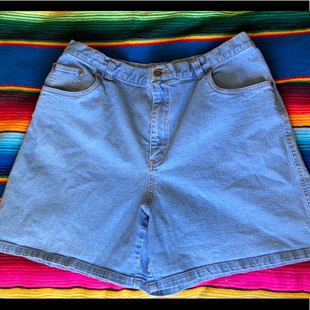 Vintage High-Waisted Shorts 🌻